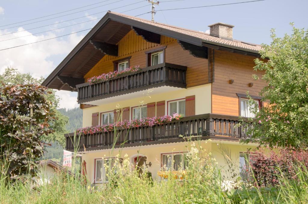 Hotel Haus Dachstein Schnitzer Eben Im Pongau Esterno foto